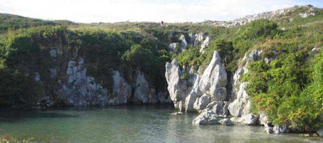 Room In Lodge - Double And Single Room - Pension Oria 2 Luarca Exterior foto